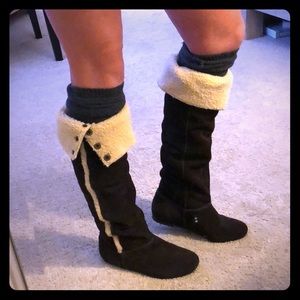 Chinese Laundry Boots. Brown Shearling.